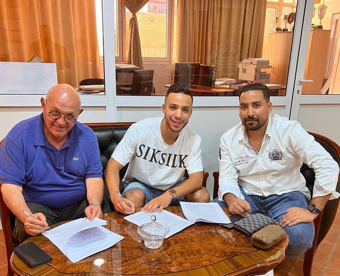 Football agent negotiation